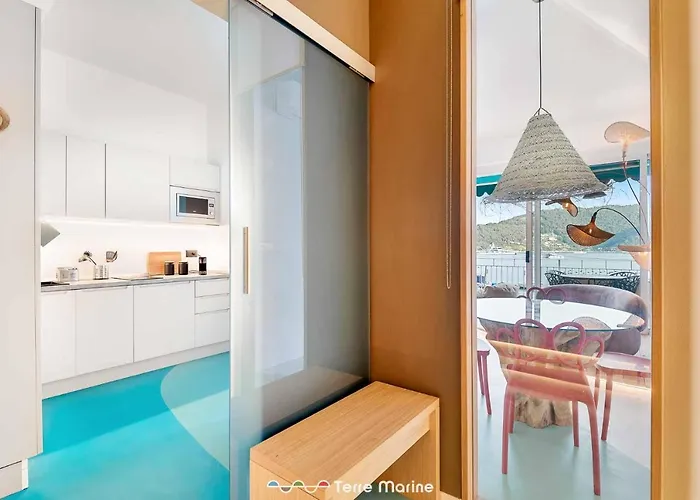 Riflessi Di Mare, Terremarine Apartment